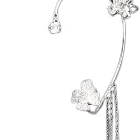 Elegant Silver Butterfly Ear Cuff - Picture 9 of 9